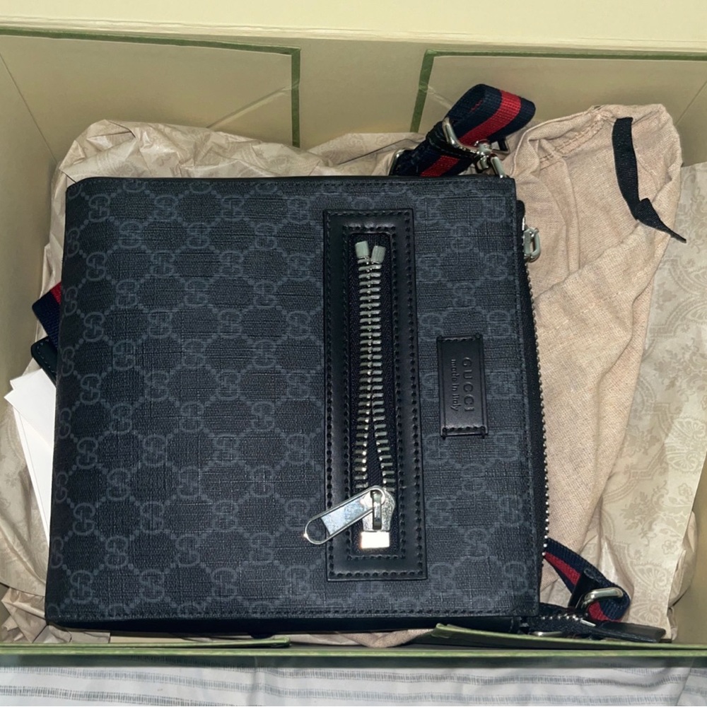 Gucci men’s large cross body bag